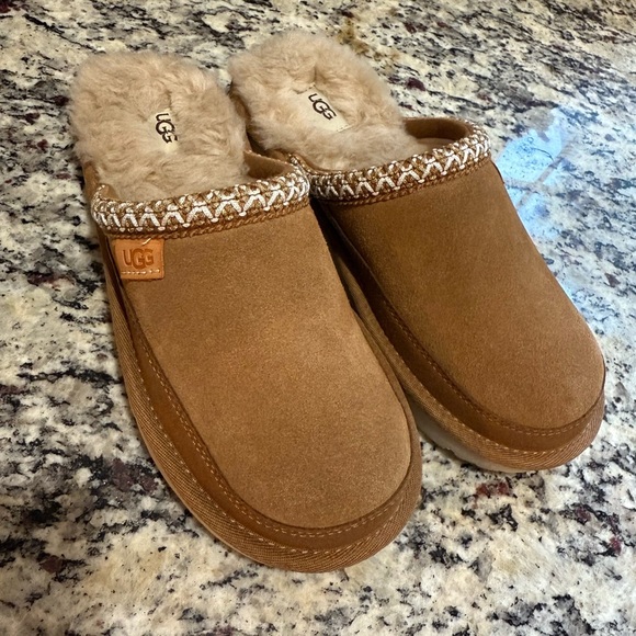 NWOB Ugg Tasman II Slip-on size 4 - Picture 1 of 8